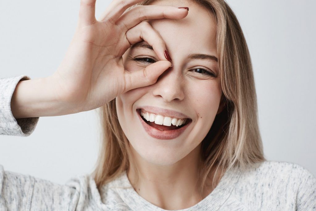 blanqueamiento-dental-para-una-sonrisa-blanca-y-brillante-clinica-dental-granvia-alicante